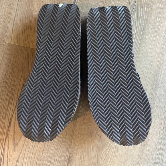 Volatile Textured Flip Flops Platform Sandals Slip-On Wedge Brown Size 8 - Picture 6 of 7